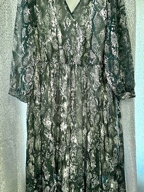 Ava & Viv Womens Snake Print V-Neck Midi Dress - Green & White